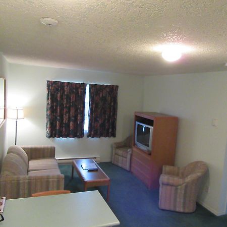 Lake Cowichan Lodge エクステリア 写真